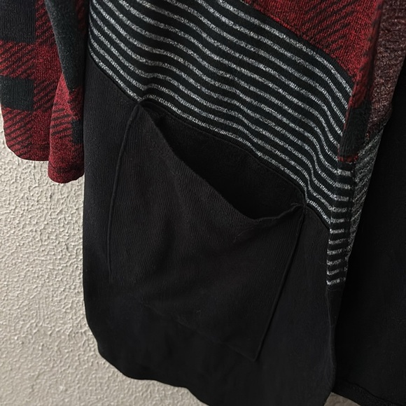 Maurice’s Women’s Super Soft Hooded Cardigan Large Red/Black Plaid - Picture 2 of 7